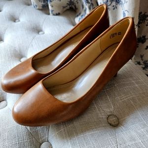 Dream Pairs Round Toe Comfort Low Heel Pumps Size 9.5